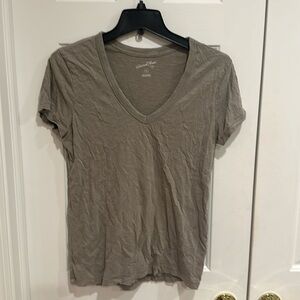 Universal thread women’s v neck tshirt